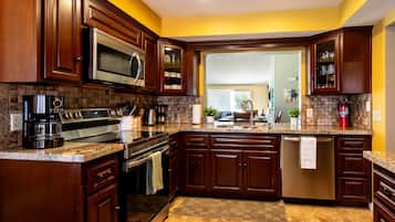 Refrigerador, microondas, parrilla de estufa y lavavajillas