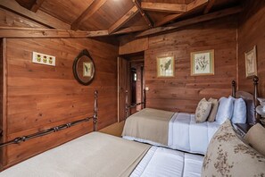 2 bedrooms, iron/ironing board, travel cot, free WiFi