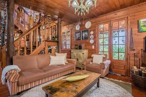 TV, fireplace - Villa Achada da Mouca by Madeira Sun Travel (Santana)