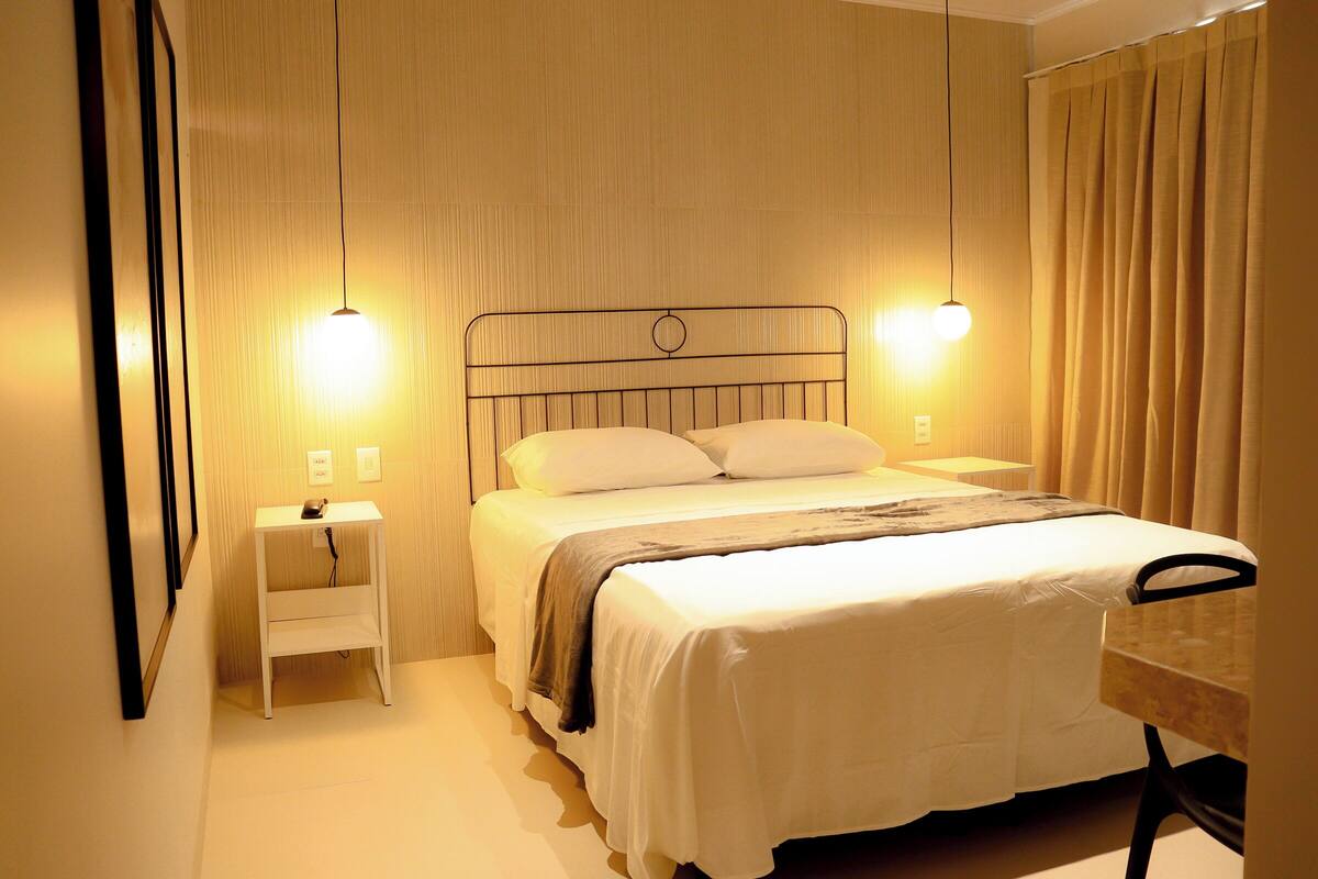 Suite with balcony (ANNEX) | Pillowtop beds, desk, WiFi (free), individually decorated