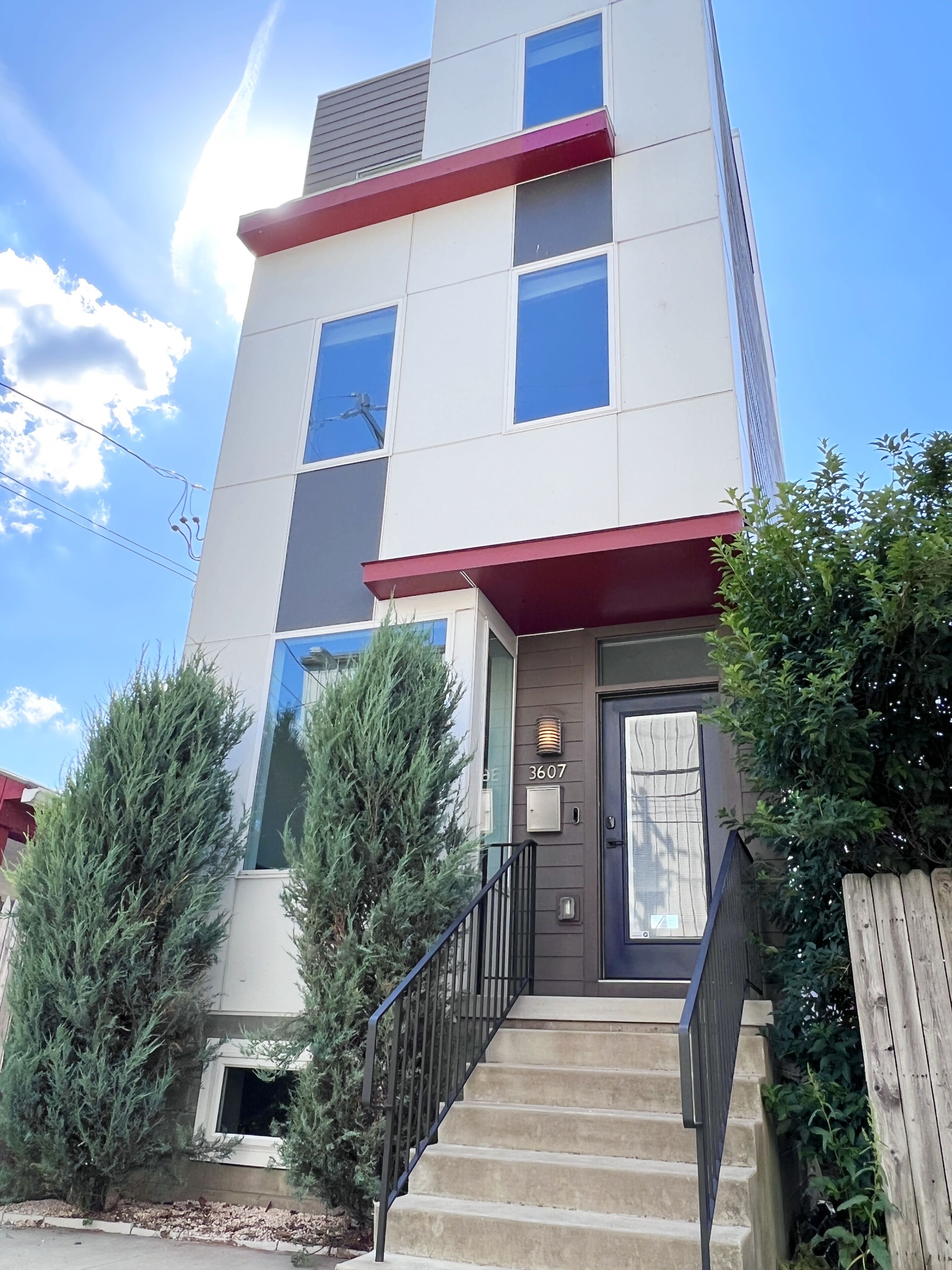 High-End Modern w/ Roof Deck @ Awesome Location