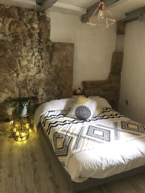 1 bedroom, free WiFi, bed sheets - Gîte Atypique Entre Lacs et Montagnes (Talissieu)