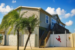 Exterior - Water-front home with Gulf access, come stay at “El Logrado” at the Gulf (Hudson)