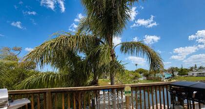 Water-front home with Gulf access, come stay at “El Logrado” at the Gulf