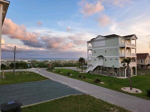 Exterior - Frank's Beach Sanctuary @ North Topsail Beach
DOG FRIENDLY (North Topsail Beach)