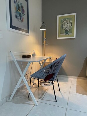 2 habitaciones, tabla de planchar con plancha y wifi gratis 