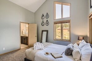 3 bedrooms, iron/ironing board, travel cot, WiFi - Ski In/Ski Out | Heart of Breck | Tyra 334 (Breckenridge)
