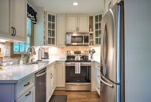 Private kitchen - Rose Hill Country Cottage by Carolina Mornings | Grill🔥 +Biltmore Pass (Asheville)