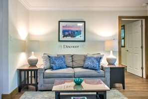 TV, DVD player, books - Rose Hill Country Cottage by Carolina Mornings | Grill🔥 +Biltmore Pass (Asheville)