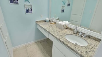 Huoneisto, useita sänkyjä, pääsy uima-altaalle | Kylpyhuone | Pyyhkeet