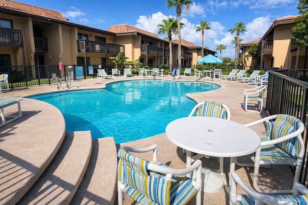 Tiki Condo 261