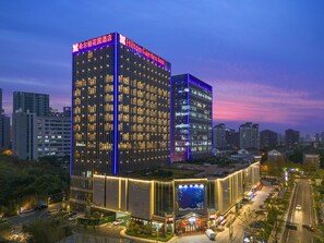 Front of property - Hilton Garden Inn Hangzhou Xixi Zijingang (Hangzhou)