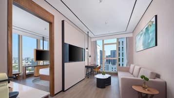 Suite junior, 1 cama King size | Ropa de cama de alta calidad, edredón y artículos del minibar gratis