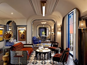 Presidential Suite, 1 King Bed, Jacuzzi