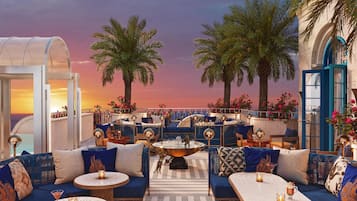 Salón en el vestíbulo con vistas al mar (abre todos los días)