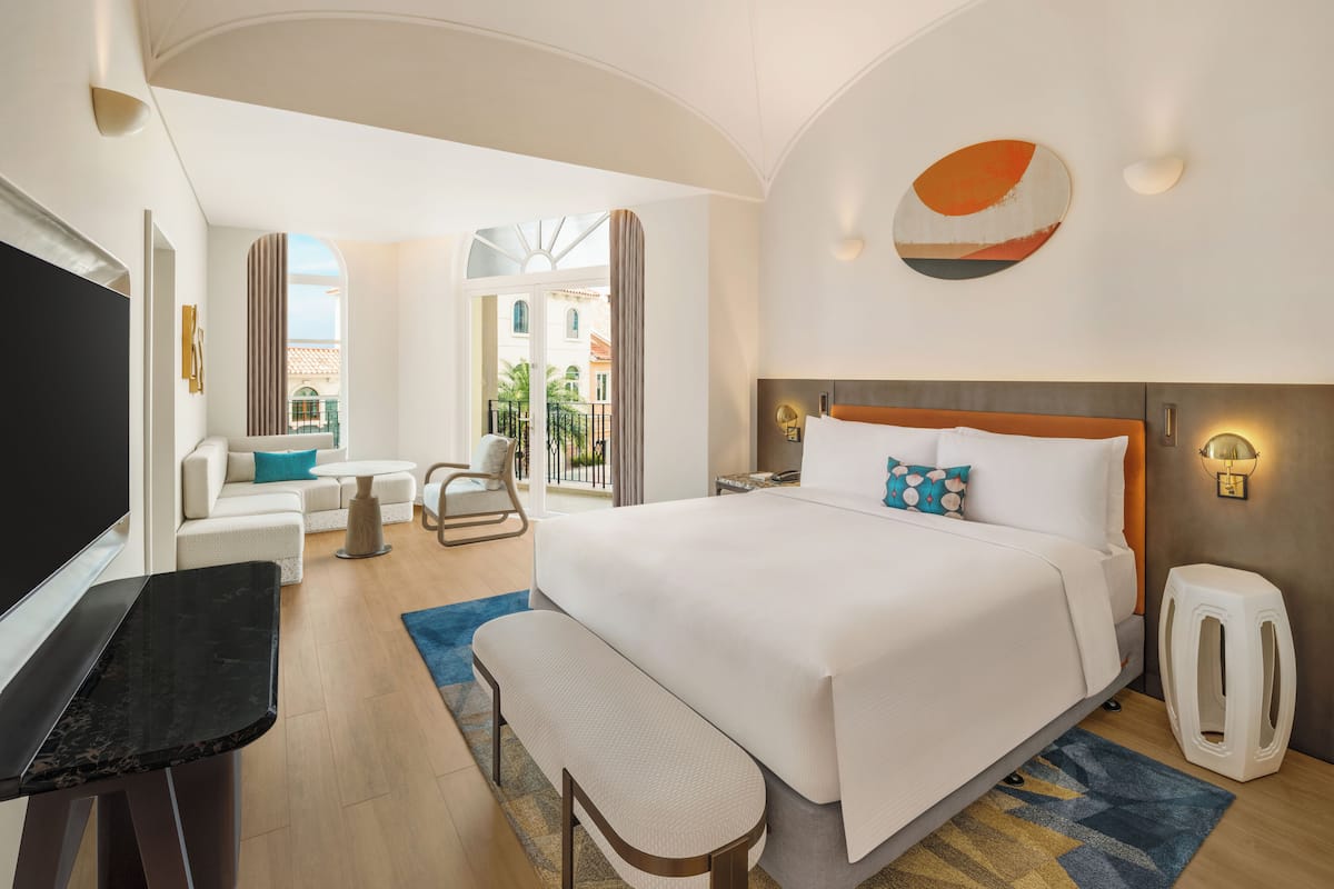 Suite, 1 King Bed, Balcony