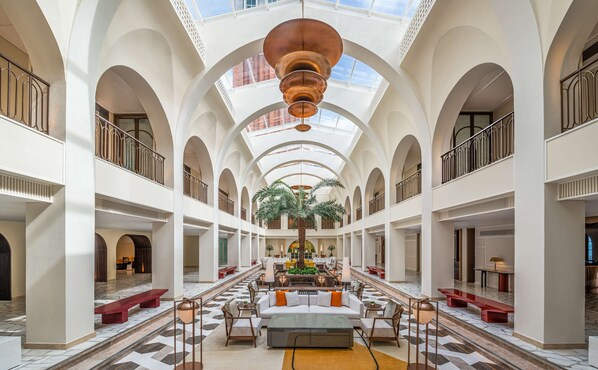 Lobby - La Festa Phu Quoc, Curio Collection By Hilton (Phu Quoc)