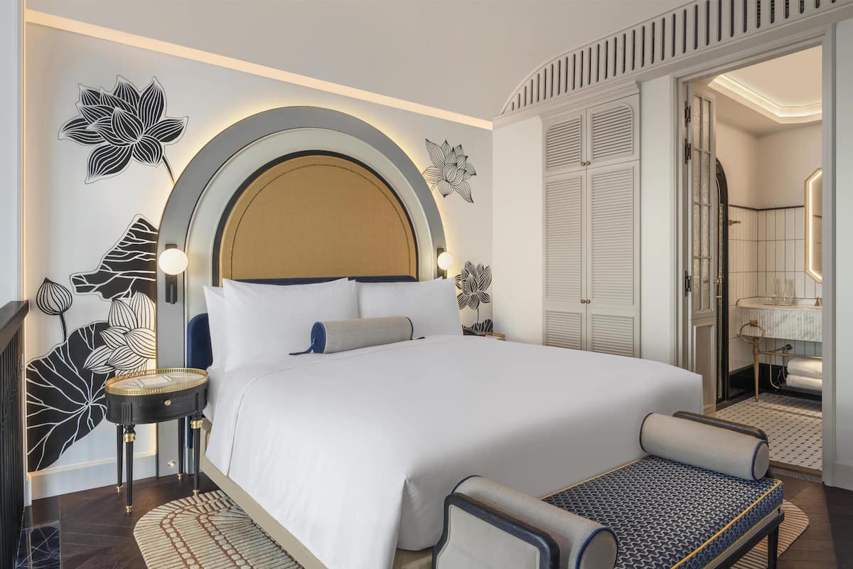 Suite, 1 King Bed, Ocean View