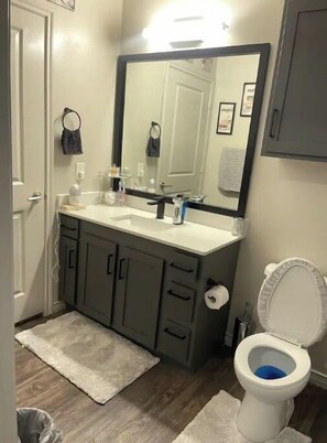 Combined shower/bathtub, hair dryer, towels, soap