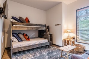 4 bedrooms, free WiFi, bed sheets