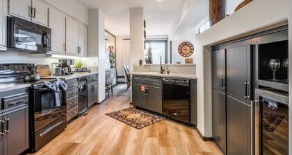 On Golf Course Fully Renovated Luxury 4 Bedrm 3 Full Bathrms and Half Bath Snowcreek 732 Phase V