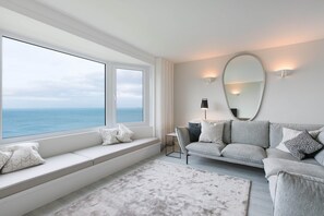 DVD player - Golden Heights (St Ives)