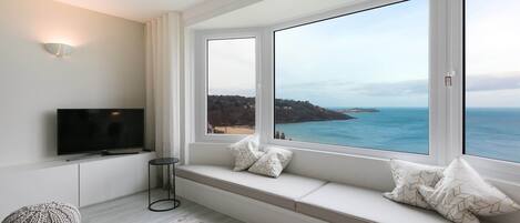 2 bedrooms, individually decorated, individually furnished, free WiFi