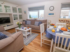 Cottage | Dining - Atlantic Waves (St Ives)