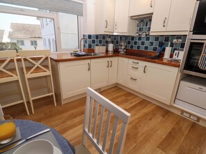 Cottage | Private kitchen | Fridge, dishwasher, electric kettle, toaster - Atlantic Waves (St Ives)
