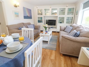 Living area - Atlantic Waves (St Ives)