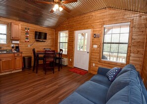 TV, DVD player - Freedom River Cabin (Utopia)