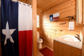 Shower, hair dryer, towels - Kay's River Escape (Utopia)