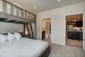 2 quartos, ferros/tábuas de passar roupa, Wi-Fi, roupa de cama