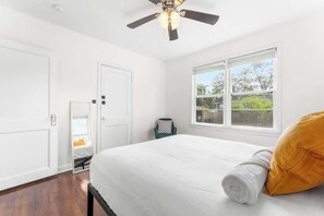 2 bedrooms, iron/ironing board, free WiFi, bed sheets - Graham Cracker House*- Fenced+Central (Jacksonville)