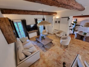 Fernseher, Kamin, Drucker