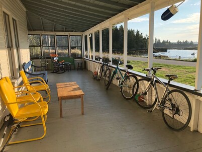 Bridgeside  Inn on peaceful Vinalhaven Island, Maine