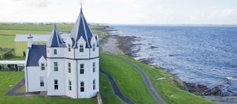 A john o'groat that sleeps 2 guests in 1 bedroom