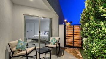 4 bedrooms, desk, iron/ironing board, travel crib