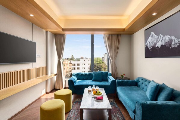 Egyptian cotton sheets, premium bedding, minibar, in-room safe