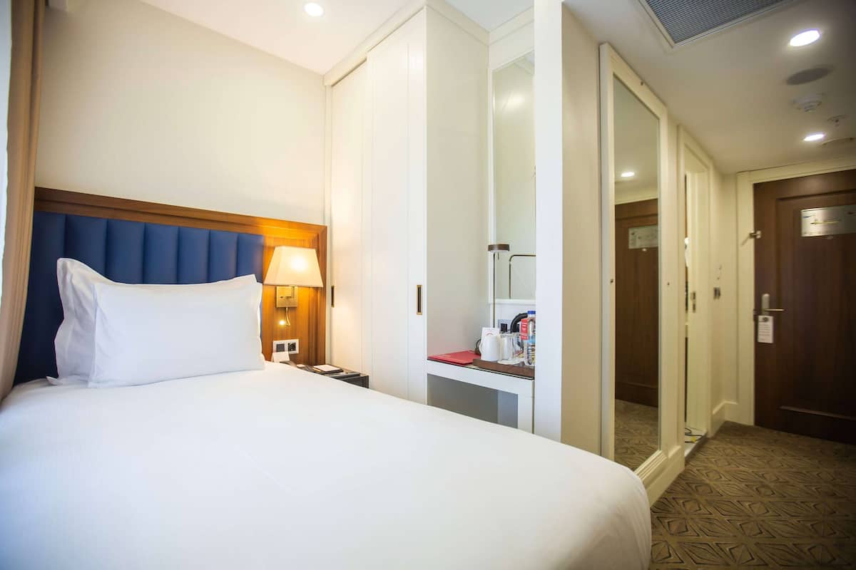 Habitación superior, 1 cama individual | Insonorización, wifi gratis y ropa de cama