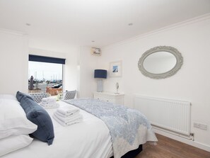 4 bedrooms, free WiFi, bed sheets