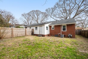 Exterior - Affordable Newport News. Sleeps 6, easy Shipyard access (Newport News)