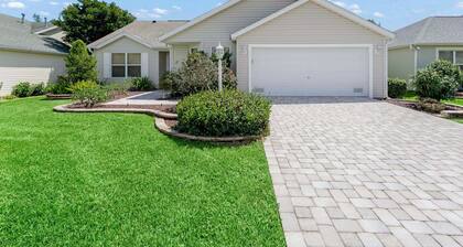 Close to Pelican Heron Golf Course and only 7 minutes to Lake Sumter Landing
