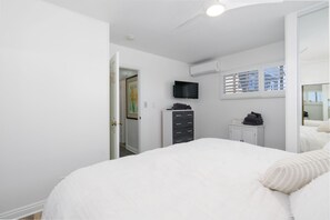 1 bedroom, desk, free WiFi, bed sheets