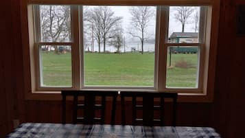 2 bedrooms, desk, travel cot, free WiFi