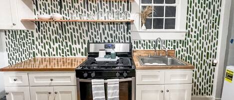 KĂŒhlschrank, Mikrowelle, Ofen, Herdplatte