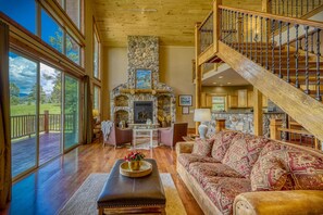 Smart TV, fireplace, ping pong - Luxury Home With Stunning Views! (Pagosa Springs)