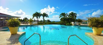 The Garden Loft with pool and club house access