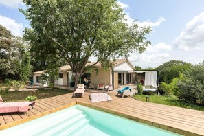 حمّام سباحة خارجي