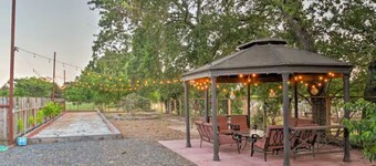 Beautiful Gated Winemaker’s Estate 1 mi to Historic Sonoma Town Square